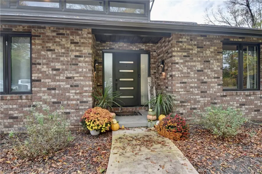 586 Hilan Sw Avenue, New Philadelphia, OH 44663 - #2