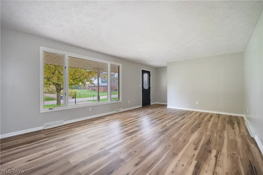 1333 Clarence Nw Street, Uniontown, OH 44685 - #2