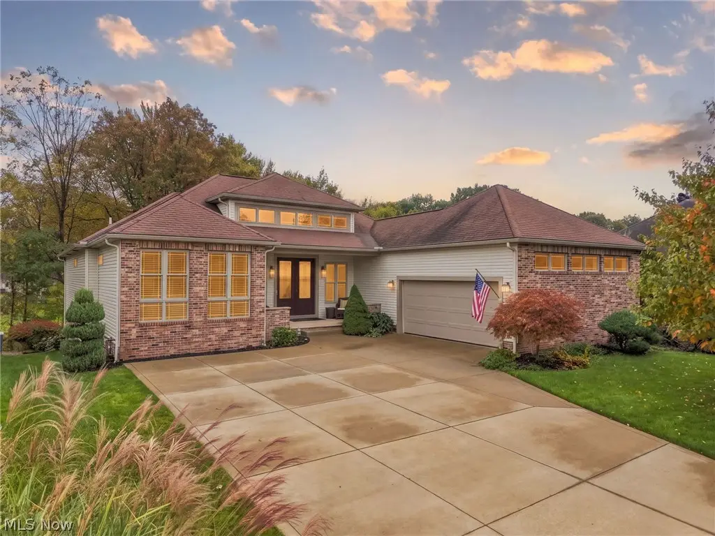 1137 Laurel Green Ne Drive, North Canton, OH 44720 - #1