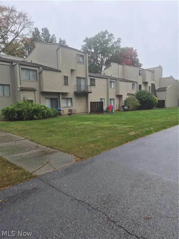 38285 North Lane #105, Willoughby, OH 44094