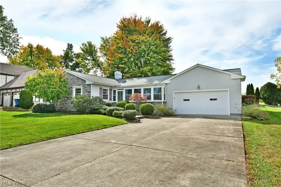 190 Maple Leaf Drive, Hubbard, OH 44425 - #2