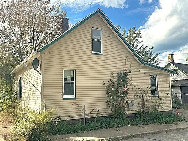 3304 W 34th Street, Cleveland, OH 44109
