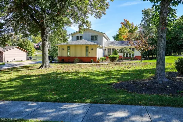 8780 Oakwood Lane, North Royalton, OH 44133