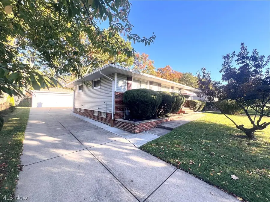 5901 Amrap Drive, Parma Heights, OH 44130 - #3