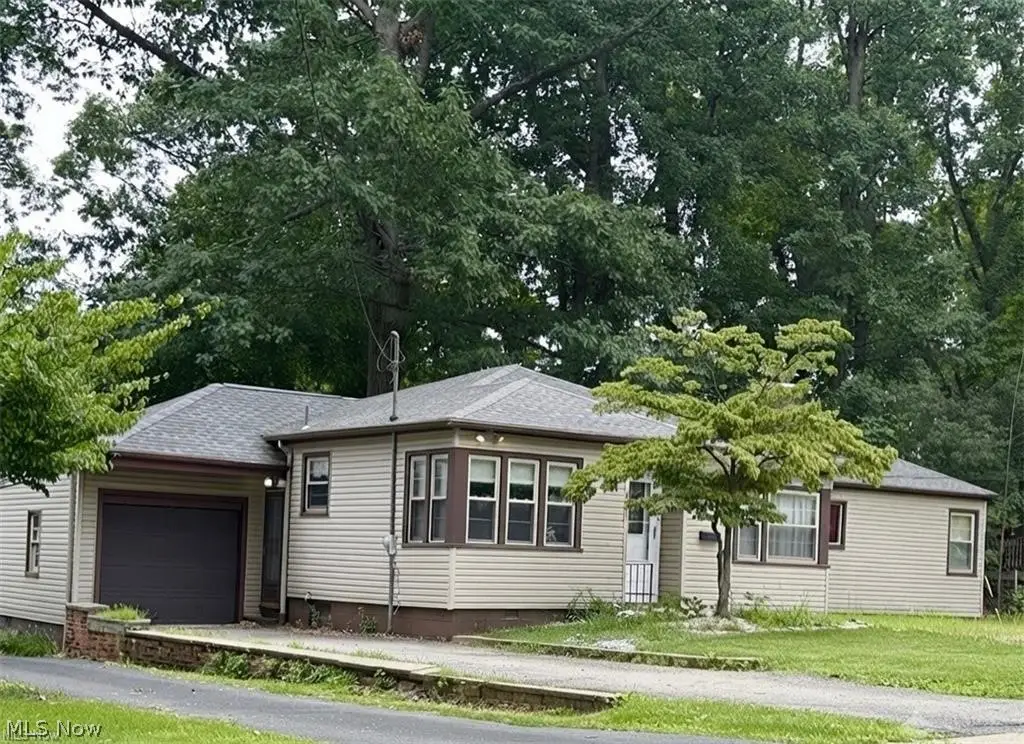 151 Parkgate Avenue, Austintown, OH 44515 - #1