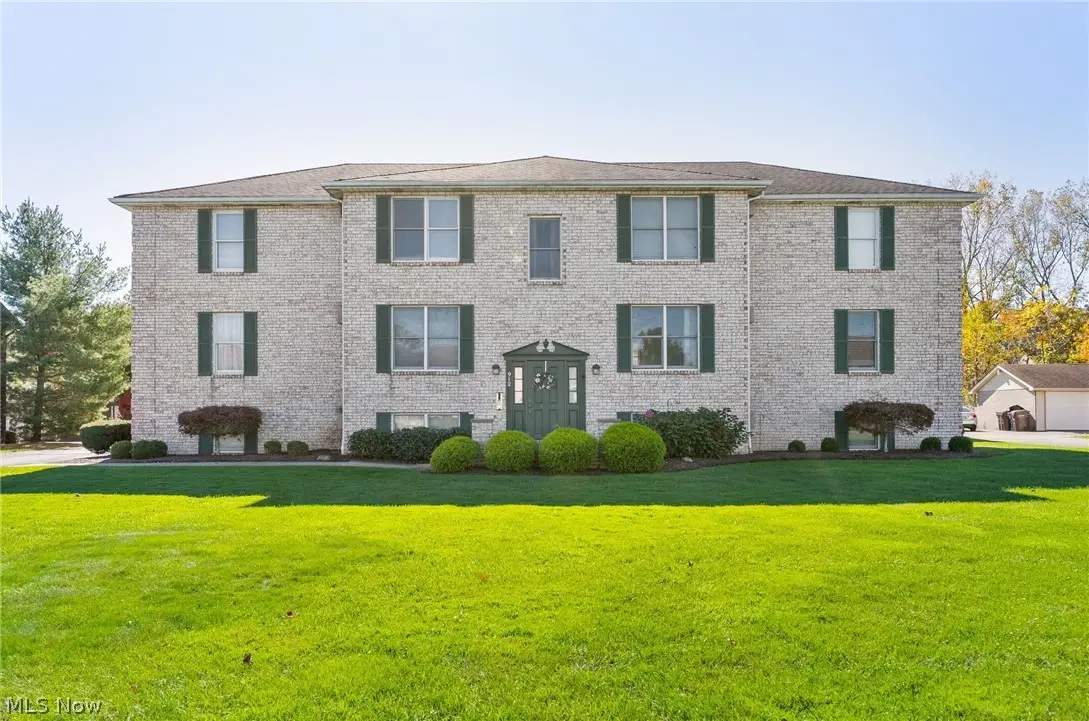 912 Pearson Circle #4, Youngstown, OH 44512 - #1