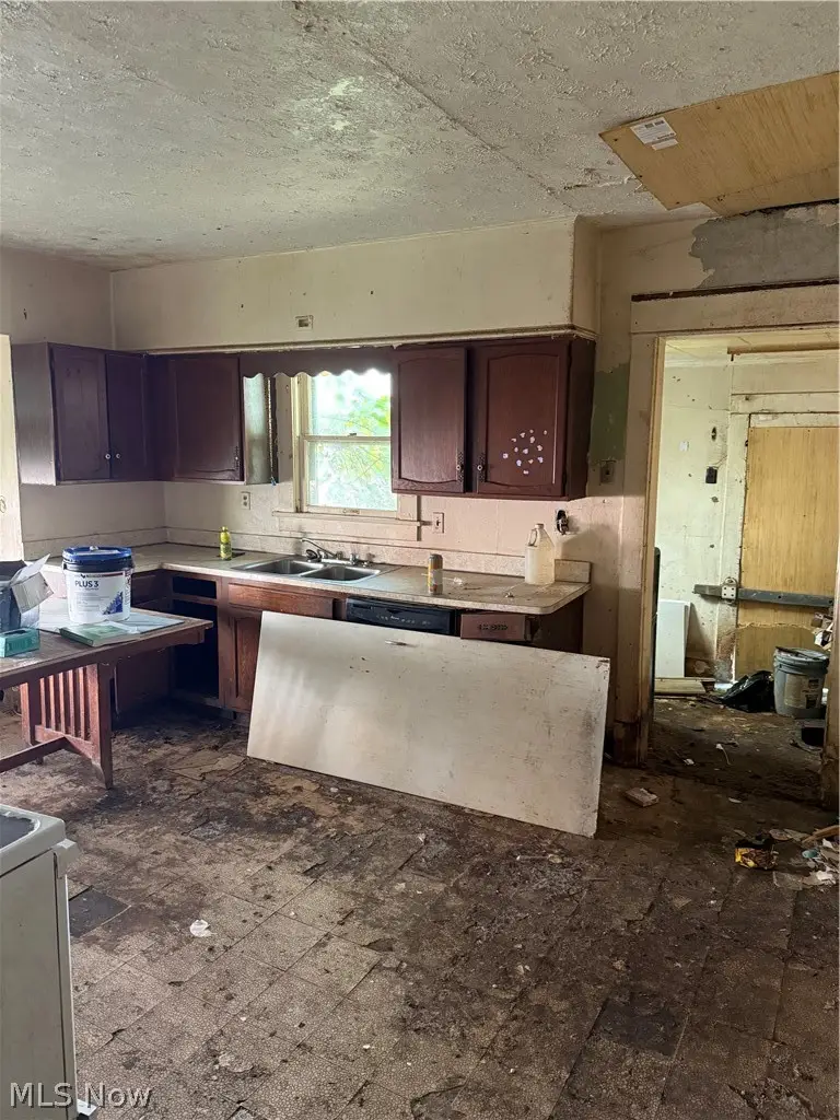 17 N Hartford Avenue, Youngstown, OH 44509 - #3