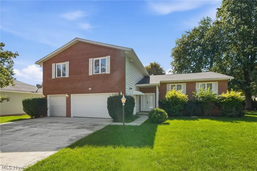 15559 Cottonwood Oval, Middleburg Heights, OH 44130 - #2