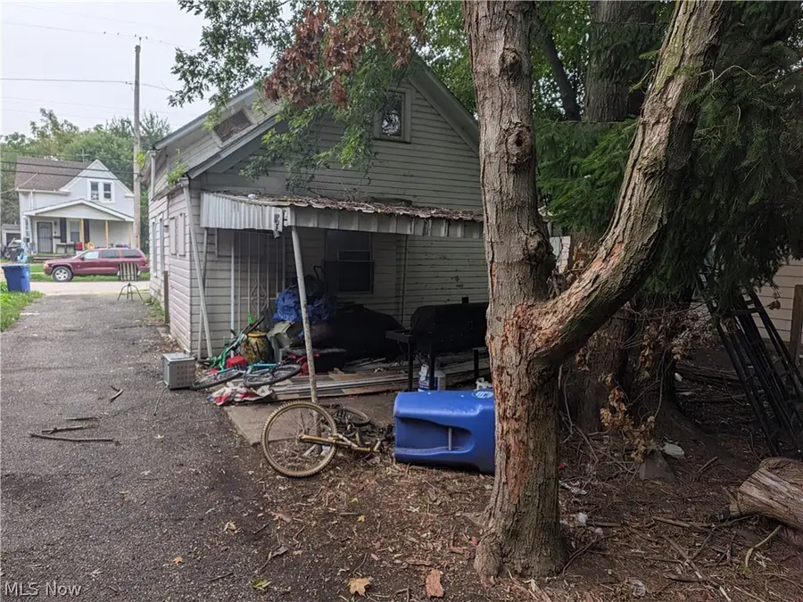 3812 E 54th Street, Cleveland, OH 44105 - #3
