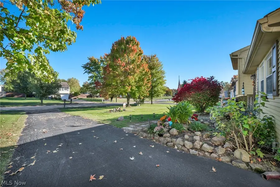 702 Oberlin Place, Austintown, OH 44515 - #3
