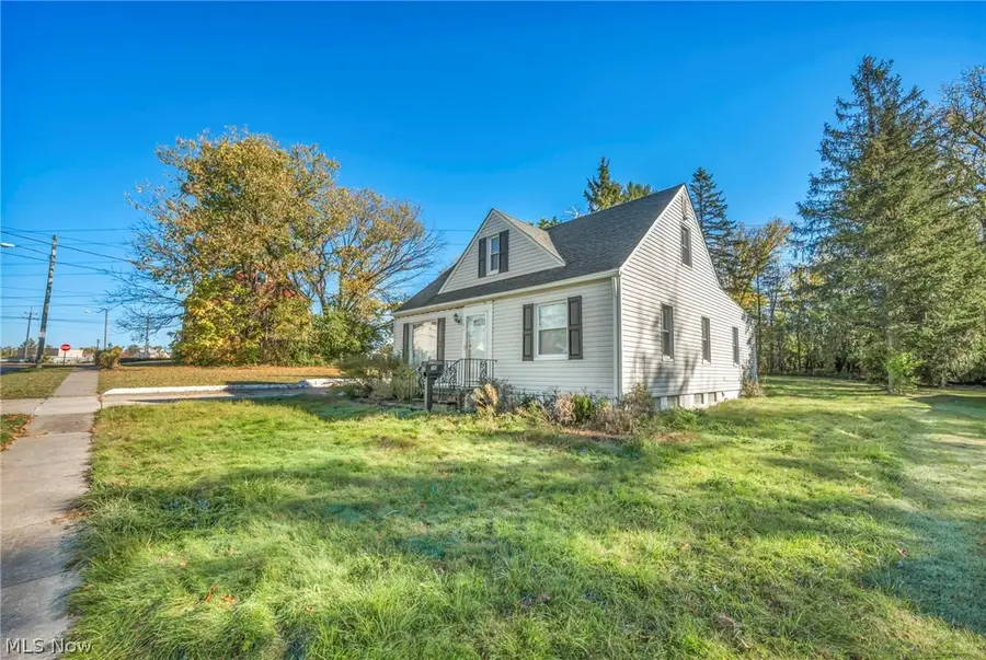 15 Edgewood Avenue, Bedford, OH 44146 - #2