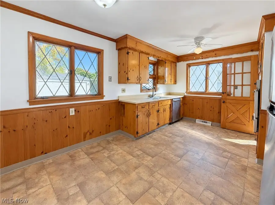 24601 Stephen Avenue, Euclid, OH 44123 - #3