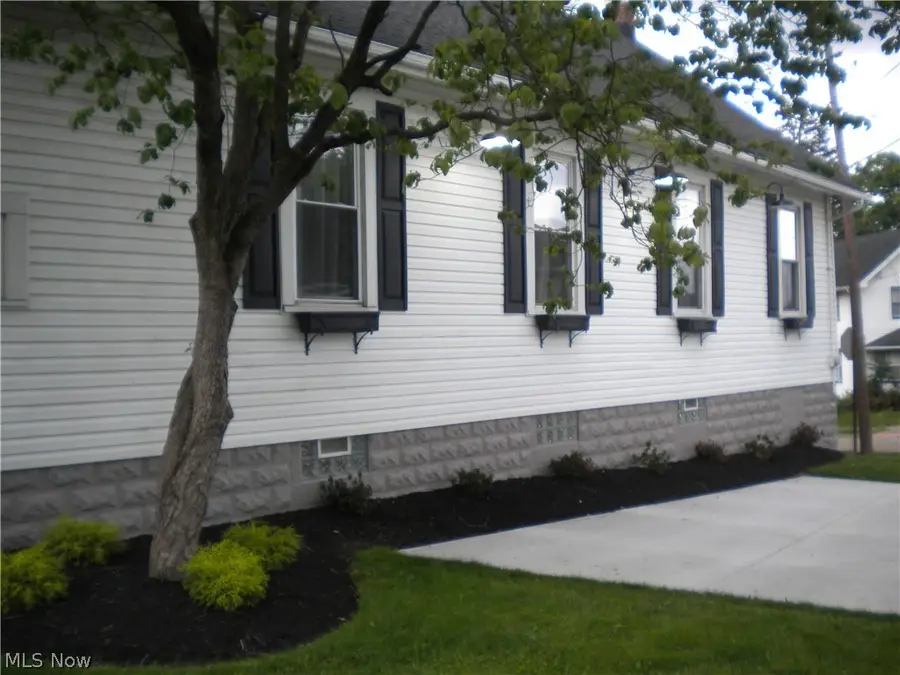 139 W State Street, Barberton, OH 44203 - #3