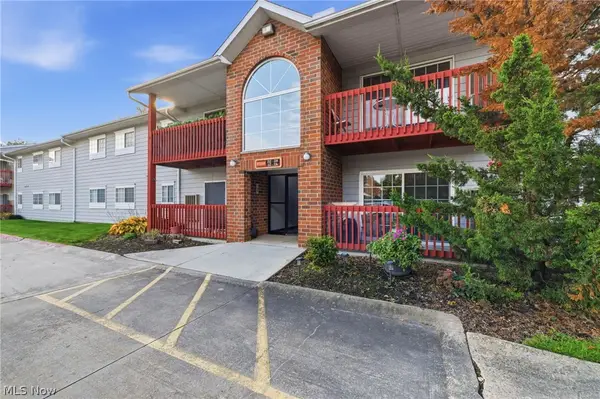 27069 Oakwood Circle #214W, Olmsted Falls, OH 44138