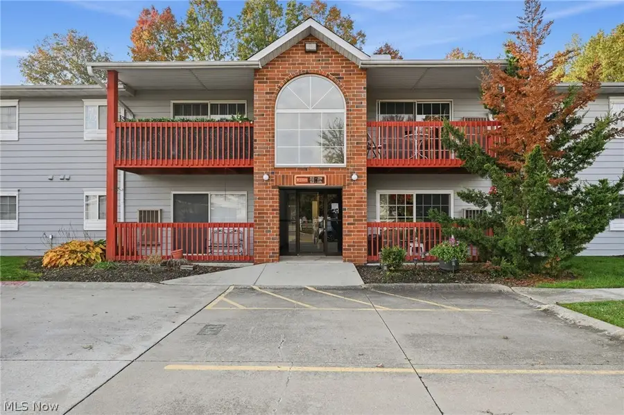 27069 Oakwood Circle #214W, Olmsted Falls, OH 44138 - #2