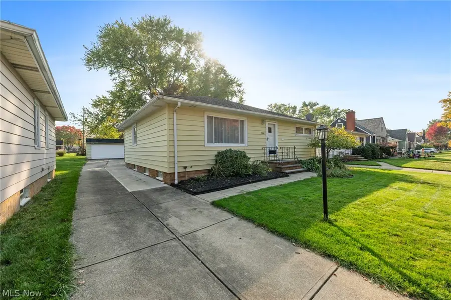 10661 Blossom Avenue, Parma Heights, OH 44130 - #2