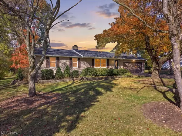 8195 Overwood Nw Avenue, North Canton, OH 44720