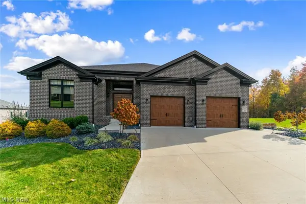2645 Waters Edge Drive, Columbiana, OH 44408