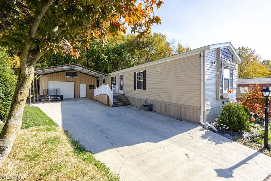2212 Kingsbury Sw Drive, Canton, OH 44706 - #2