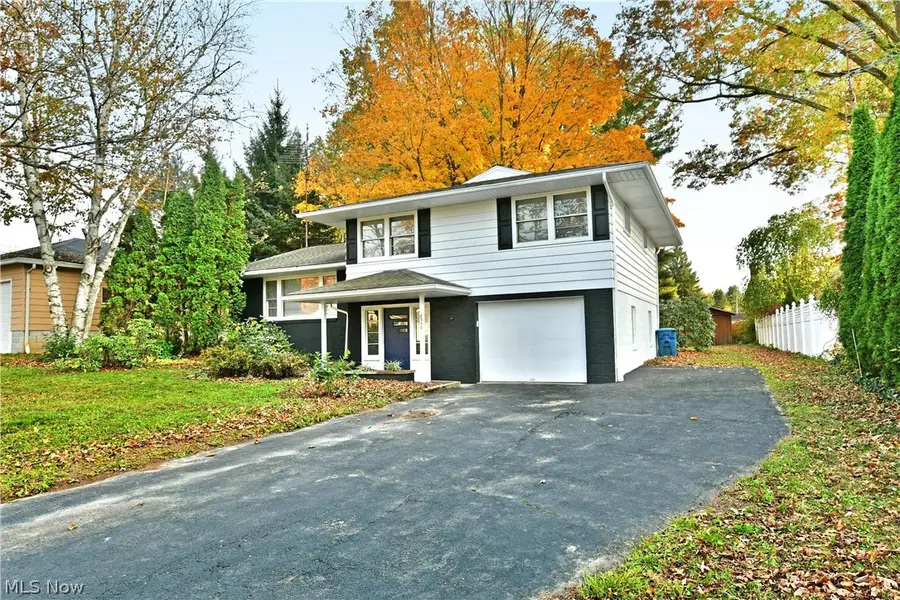 8350 Fairhill Ne Drive, Warren, OH 44484 - #3