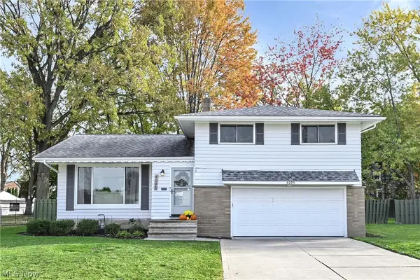 4095 W 213th Street, Fairview Park, OH 44126