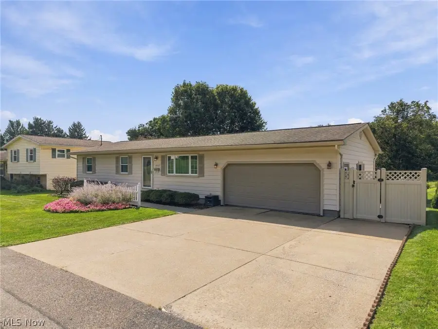 1805 Woodruff Nw Avenue, Massillon, OH 44647 - #2