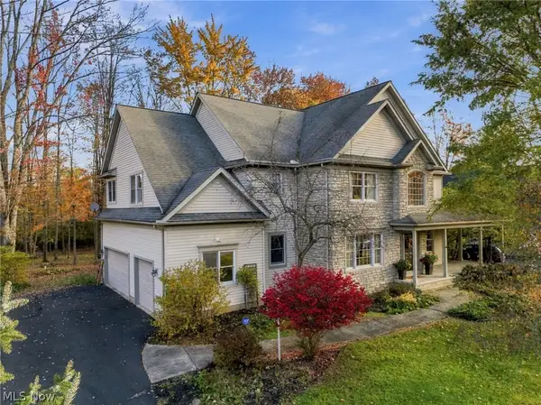 8140 Carrington Place, Chagrin Falls, OH 44023