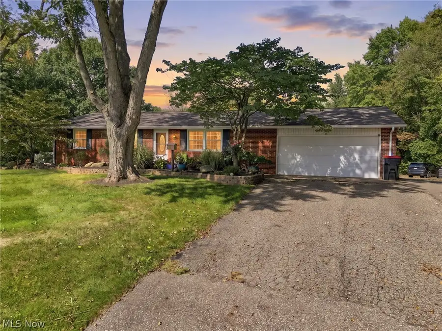 7445 Braucher Nw Street, North Canton, OH 44720 - #3