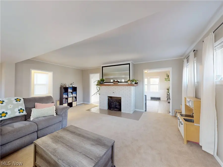 5162 Oakmont Drive, Lyndhurst, OH 44124 - #2