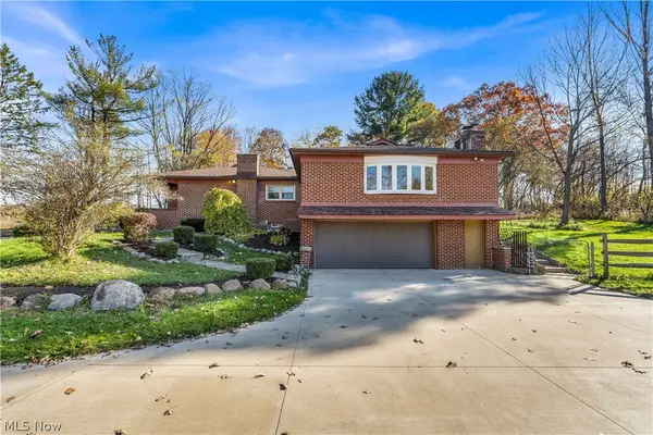 8633 Kinsman Road, Novelty, OH 44072