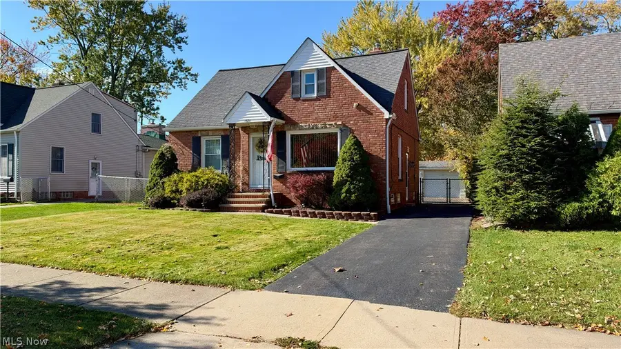 1584 Winchester Road, Lyndhurst, OH 44124 - #2