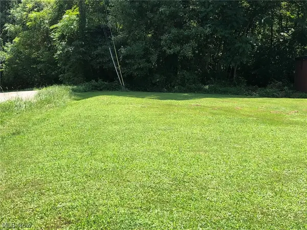 Meadow Drive, Parkersburg, WV 26101