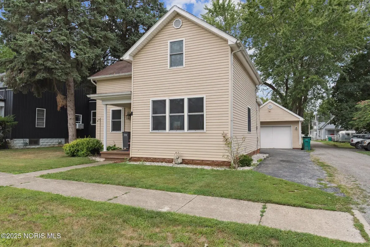 207 Ash Avenue, Findlay, OH 45840 - #1