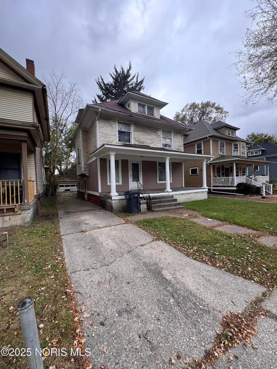 2369 Lawrence Avenue, Toledo, OH 43620 - Image #2