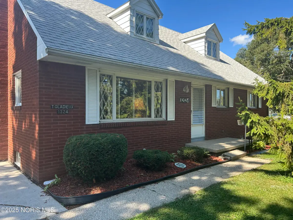 1324 Dearborn Avenue, Oregon, OH 43616 - Image #1