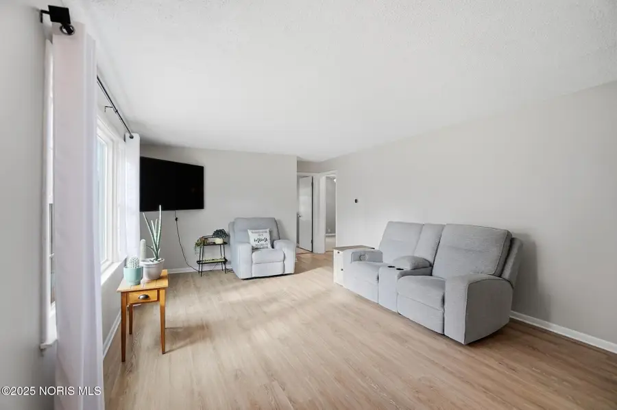 242 E Yates Avenue, Findlay, OH 45840 - #3