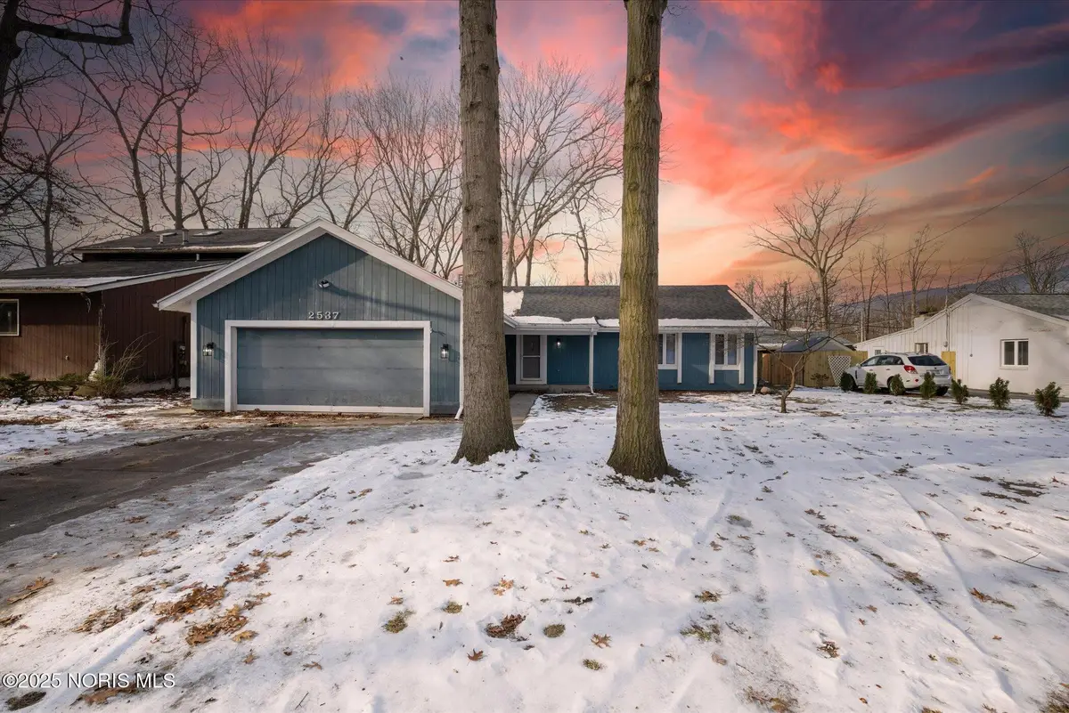 2537 Vaness Drive, Toledo, OH 43615 - Image #1