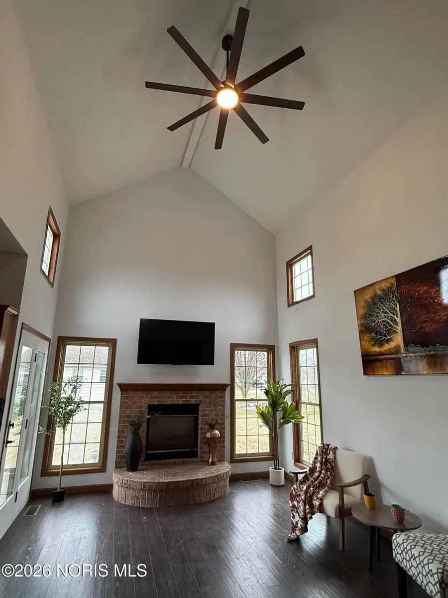 1302 Wedgewood Drive, Fostoria, OH 44830 - Image #2