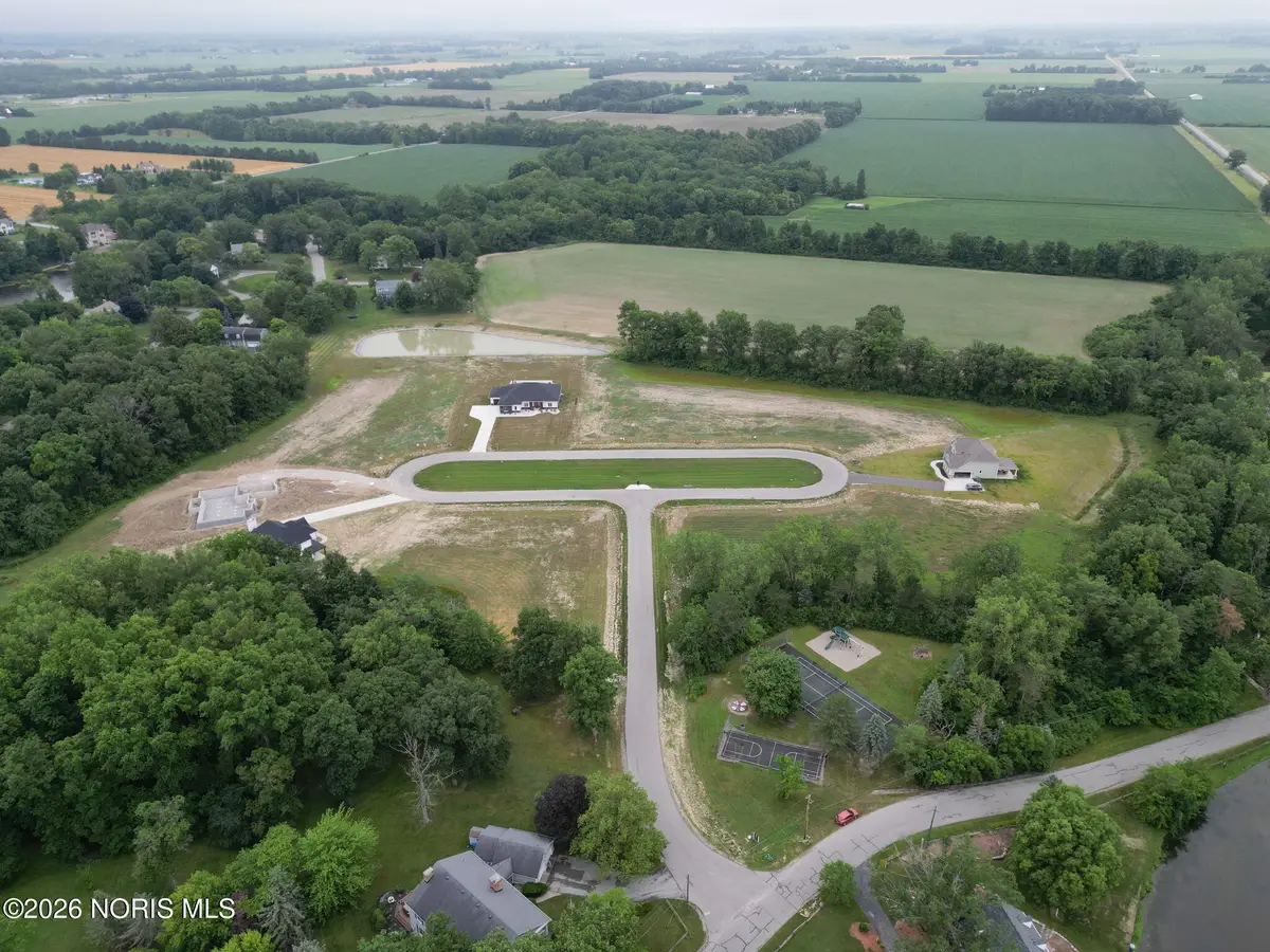 140 Coach House Loop, Bowling Green, OH 43402 - Image #1