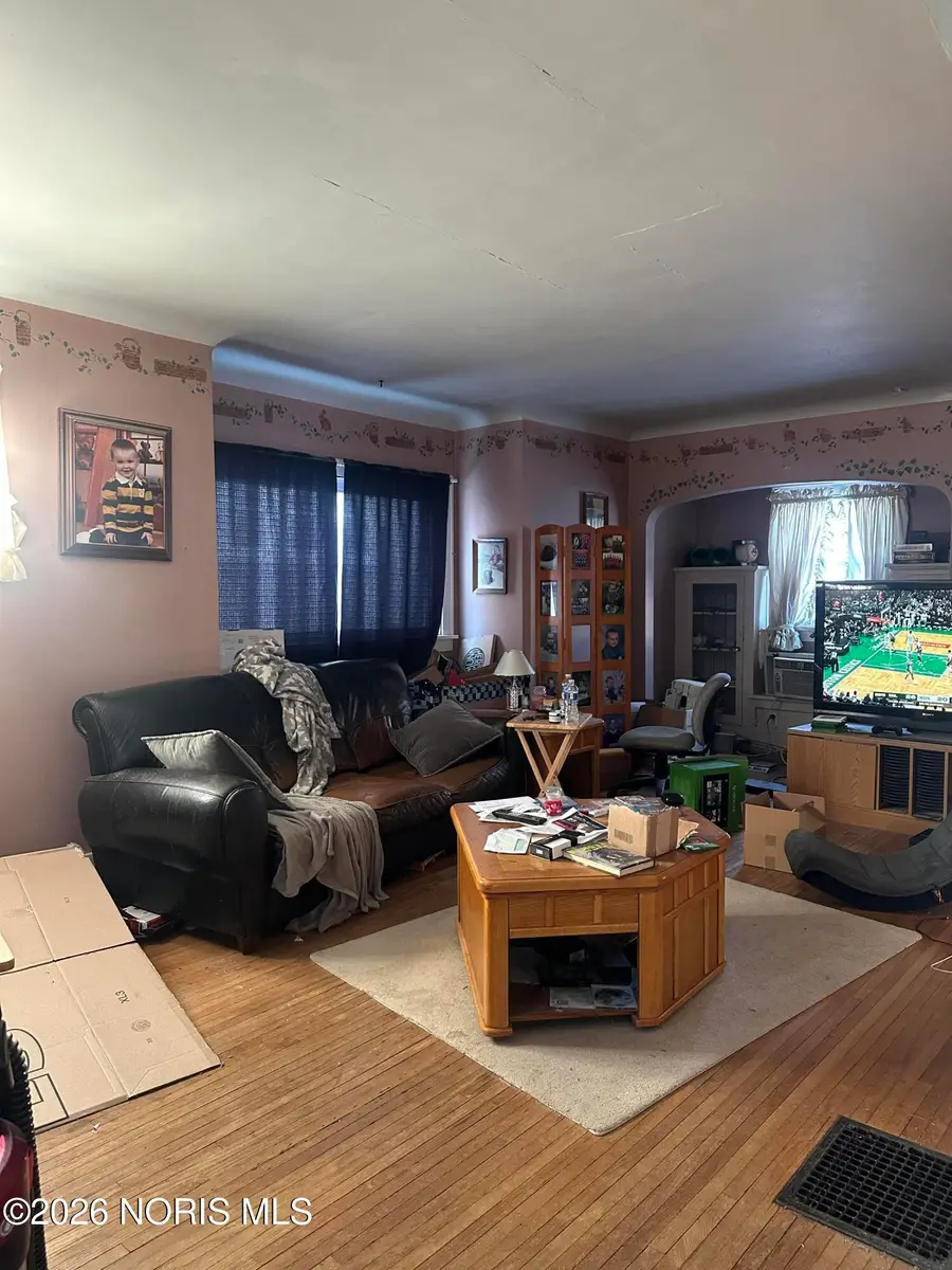 204 Laquineo Street, Findlay, OH 45840 - #3