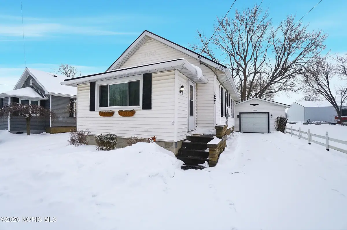 1421 E Sandusky Street, Findlay, OH 45840 - #1