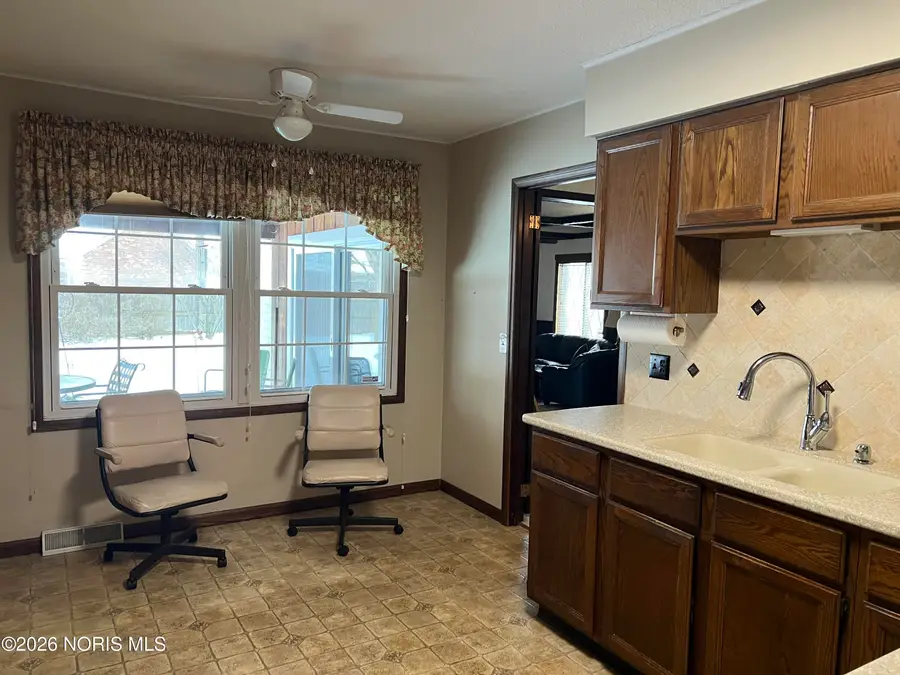 2079 Cherrylawn Drive, Toledo, OH 43614 - #3