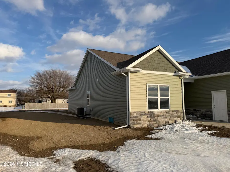 3095 E Plaza Boulevard, Northwood, OH 43619 - #2