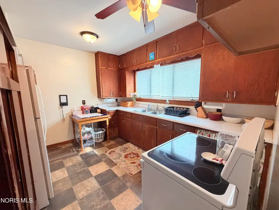 1494 Westgate Drive, Defiance, OH 43512 - #3