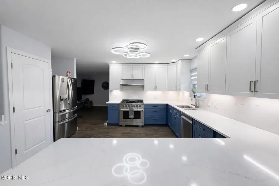 5862 W Benalex Drive, Toledo, OH 43612 - #3