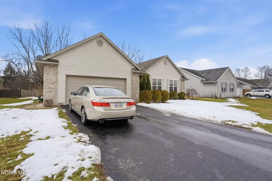 1421 Autumn Drive, Findlay, OH 45840 - #2
