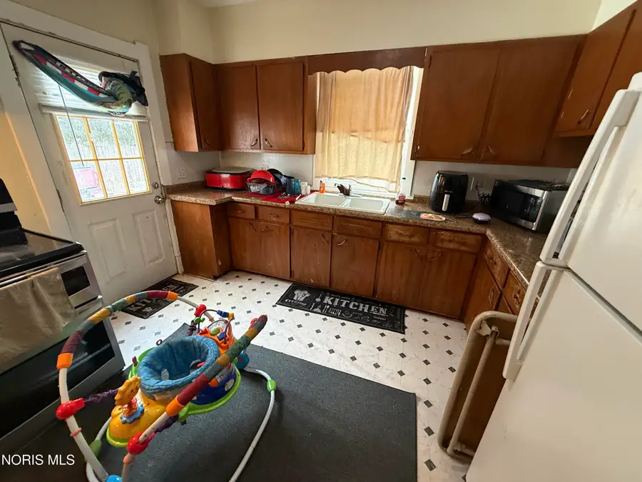 3827 Lockwood Avenue, Toledo, OH 43612 - #3