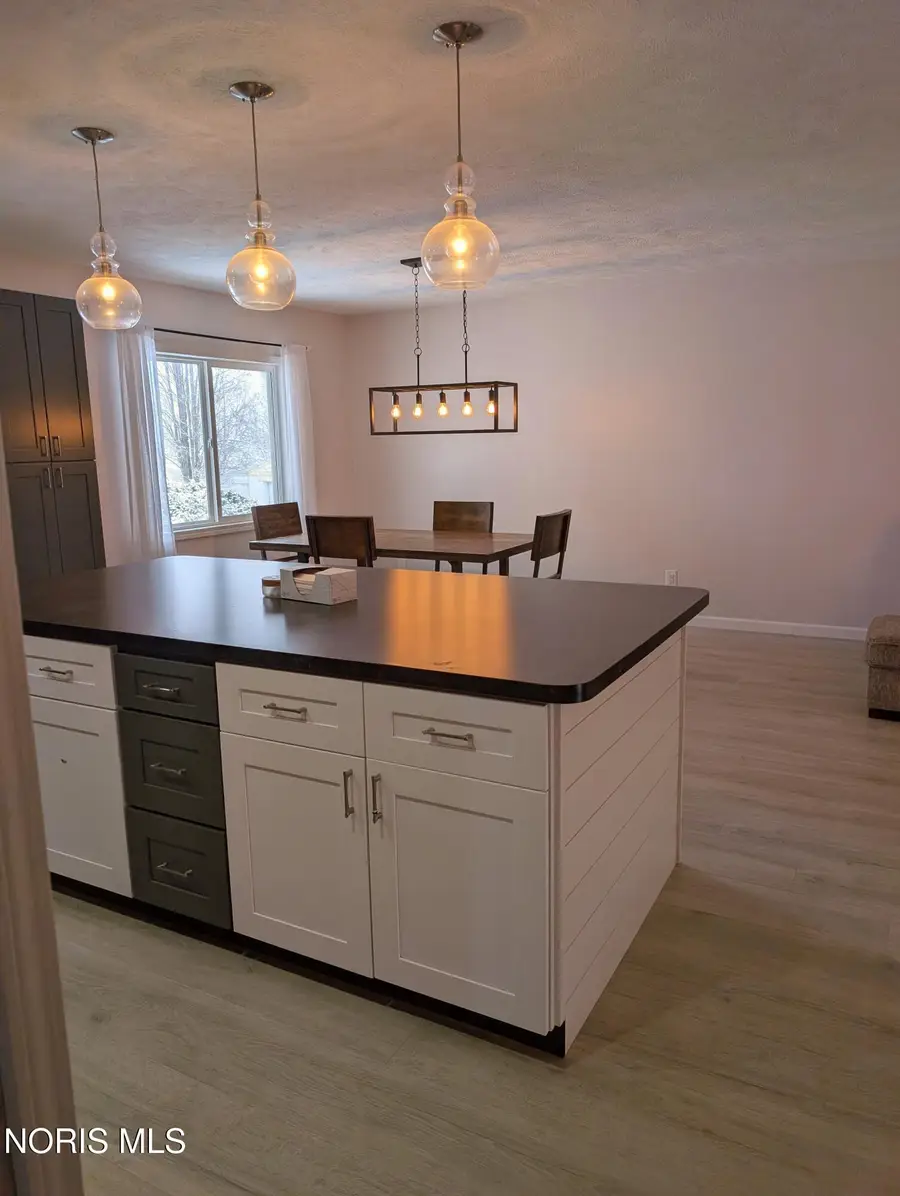 404 W 7th Street, Sycamore, OH 44882 - #3