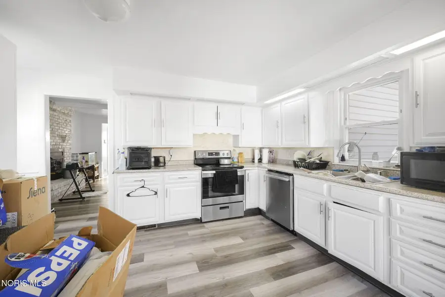 1466 Sunshine Street, Oregon, OH 43616 - #2