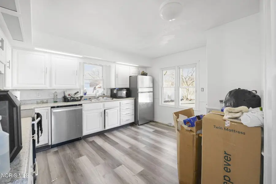 1466 Sunshine Street, Oregon, OH 43616 - #3